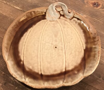 Creative Co-Op 9” Round Stoneware Pumpkin Shaped Plate 2 Colors-image
