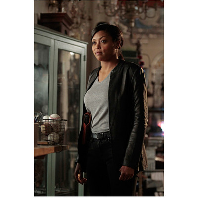 Person of Interest Taraji P. Henson as Joss Showing Weapon 8 x 10 inch photo-image