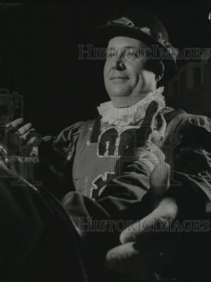 1964 Press Photo Member of the Gilbert & Sullivan Society - hcp06056-image