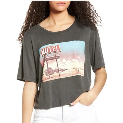 LA LA LAND CREATIVE CO Motel Graphic Crop Tee Raw Hem Scoop Neck Charcoal Size M-image
