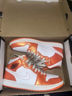 Jordan 1 Mid ( Electro Orange/black- White. -image