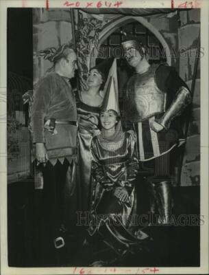 1966 Press Photo Gilbert & Sullivan Society Actors at Final Curtain - hcp14701-image
