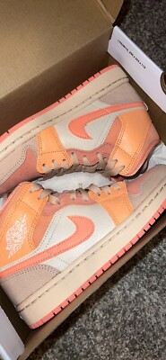 Size 5.5 - Air Jordan 1 Apricot W-image