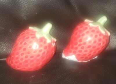 Creative Co-op Stoneware Strawberry Salt and Pepper -image