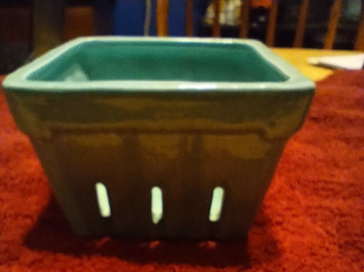 Creative Co-Op Berry Box - Green Ceramic-image