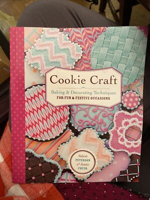 Cookie Craft: From Baking to Luster Dust, Designs and Techniques for Creative Co-image