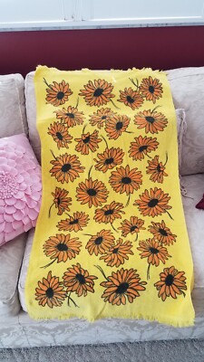 Vintage 1970s SUNFLOWERS OR DAISIES Yellow Orange BATH TOWEL Mid Century Modern-image