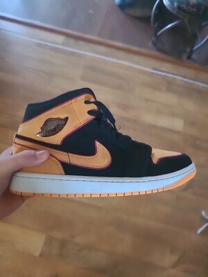 Size 9 - Air Jordan 1 SE Vivid Orange Barely Worn -image