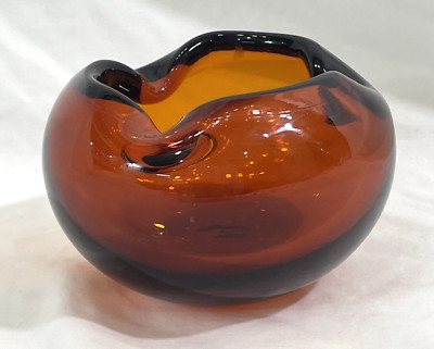 MID CENTURY MODERN AMBER BURNT ORANGE GLASS ASHTRAY HAND BLOWN 4 1/2