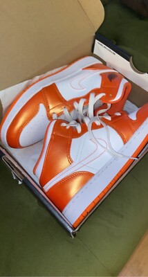Size 4.5 Y - Jordan 1 Mid SE Electro Orange -image