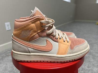 Wmns 6.5 Air Jordan 1 Mid 