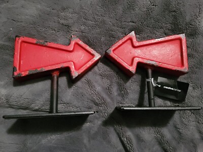 Creative Co-Op Cast Iron Metal Arrow Bookends Red - DA0899-image