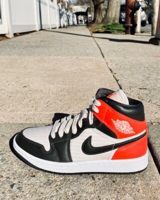 Size 10.5W - Jordan 1 Mid (Women) Newsprint Light Orewood Brown-image