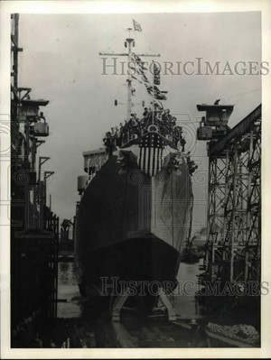 1943 Press Photo United States Navy launches & christens, 