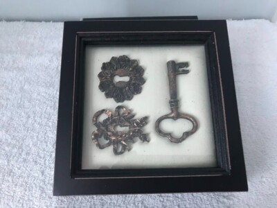 creative co-op Home Decor Wood  frame With key 6