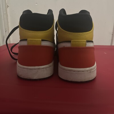Size 11 - Air Jordan 1 SE Mid Amarillo-image