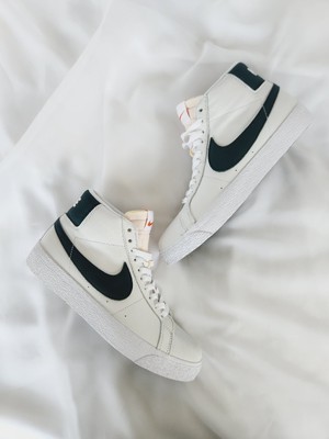 * 9.5 WOMEN'S NIKE BLAZER MID ISO WHITE GREEN DR9092-100 SNEAKERS SPORTSWEAR GYM-image