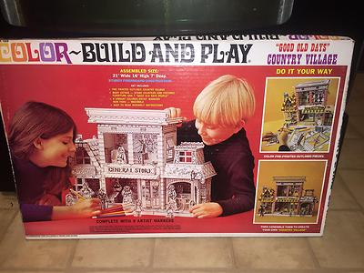 VINTAGE 1976 COLOR BUILD AND PLAY 