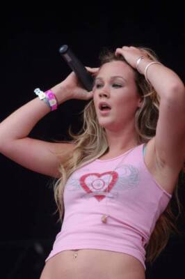 Joss STONE, Joss Stone - Glastonbury 2004 - Sunday 27th June Music Old Photo 3-image