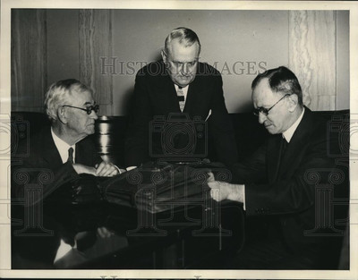 1934 Press Photo Donald Moore, Col John Sullivan, Ed Rightor of the IRS-image