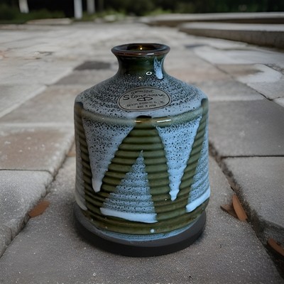 Sawtooth Weed Pot Genuine Stoneware Creative Decorative Co Inc Made in Japan -image