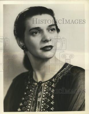 1960 Press Photo Patricia Neway in 