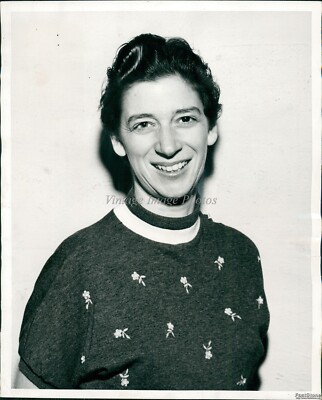 1955 Photo Leslie Andrews Mrs John Gilbert And Sullivan Society Mgr Theater 8X10-image