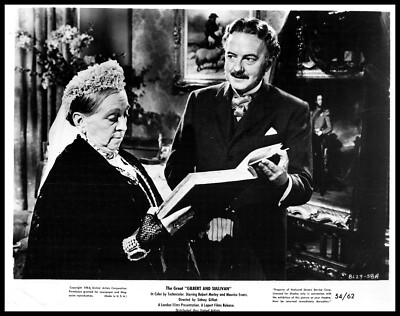Maurice Evans in The Story of Gilbert and Sullivan (1954) ORIGINAL PHOTO M 181-image