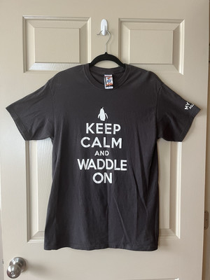 THE DUCK CO Creative Penguin Keep Calm and Waddle On Black T Shirt Size M-image