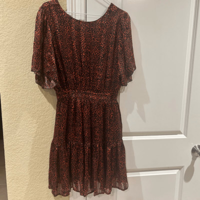Q2 size small orange and black print dress-image