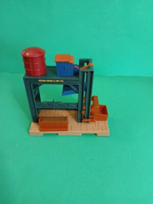 Thomas & Friends Train Trackmaster SODOR Grain & Hay Co. Lift Building Hit Toy-image