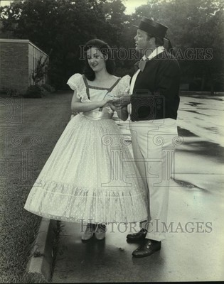 1981 Press Photo Members of the Houston Gilbert & Sullivan Society in Ruddigore-image