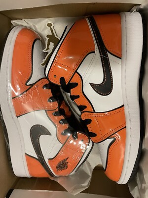 Size 4 (GS) - Jordan 1 SE Mid Turf Orange-image