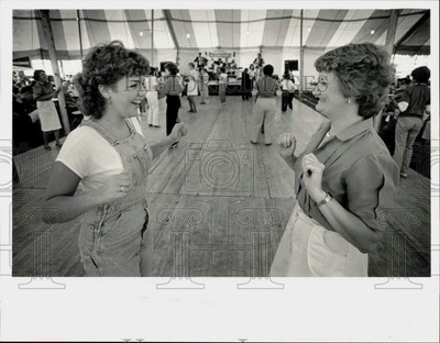 1983 Press Photo Ann Marie and Maura O'Sullivan Dance at Holyoke Irish Festival-image
