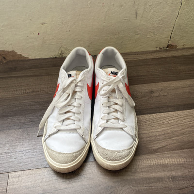 Nike Men's Blazer Low '77 VNTG White Orange Size 10 -image