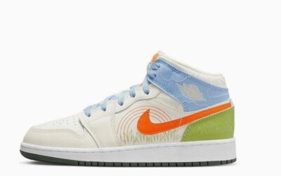 Jordan Boy's Air Jordan 1 Mid SE (Big Kid) Sail/Safety Orange/Psychic Blue NEW-image