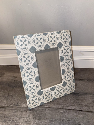 Creative co-op cement painted picture frame -image