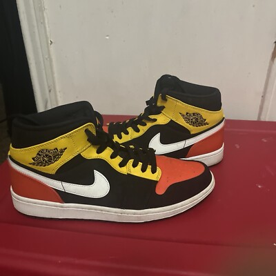 Size 11 - Air Jordan 1 SE Mid Amarillo-image