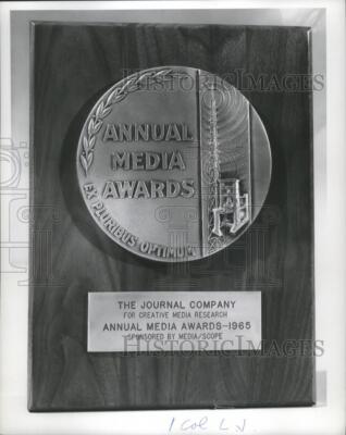 1966 Press Photo The Journal Company's 1965 Award for Creative Media Research-image
