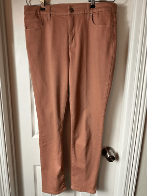 Ladies CHICO'S Peach So Slimming Girlfriend Slim Leg Crop Jeans Size 0.5-image