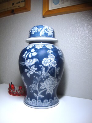 Creative Co-op Blue and White Ceramic Ginger Jar with Lid - 12.5