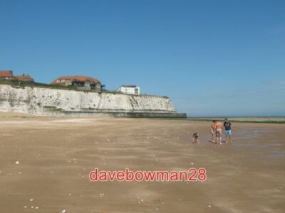 PHOTO  JOSS BAY  BEACH  THIS SANDY BEACH IS BETWEEN HACKMEDOWN POINT (IN THE BAC-image