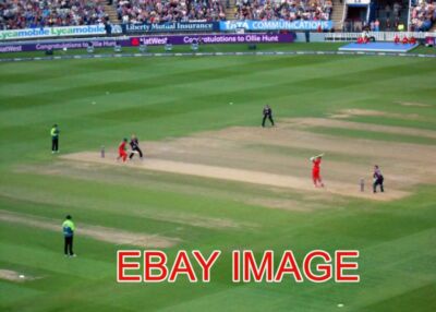 PHOTO  EDGBASTON - T20 FINAL JOSS BUTTLER HITS A SIX DURING THE T20 FINAL BETWEE-image
