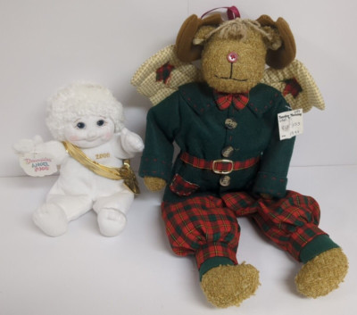 Dreamsicles Angel Hugs And Green And Red Plaid Reindeer Angel-image