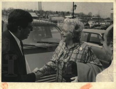 Press Photo Pauline Gore Mother of Al Gore with Oswego Mayor John Sullivan-image
