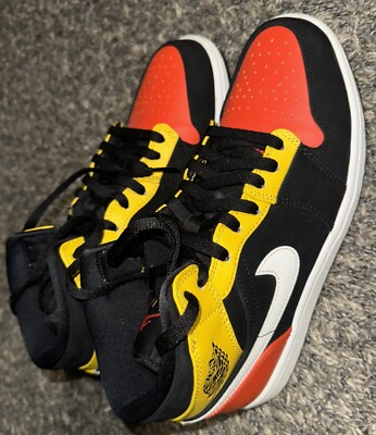 Size 8 - Jordan 1 Mid SE Amarillo-image