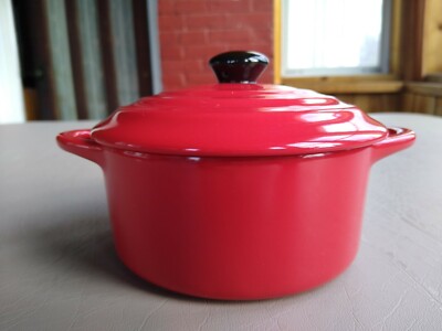 Creative Co-op Stoneware Mini Baker Red Dish with Lid 4.5