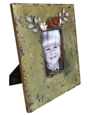 2012 Creative Co-Op Shabby Green Embossed Metal Photo Picture Frame Holds 6 x 4-image