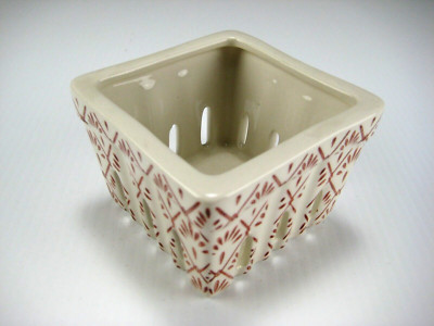 CREATIVE CO-OP STONEWARE BERRY BOWL GLOSS FINISH WHITE/RED ACCENT 4