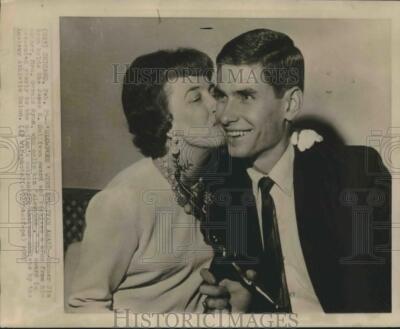 1967 Press Photo Runner Jim Ryun Wins James E. Sullivan Award - lfx07386-image
